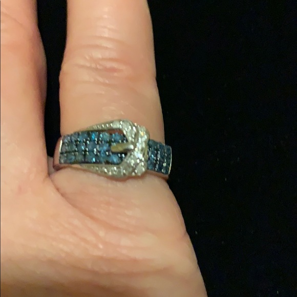 1/2 CTTW sterling blue and white Buckle ring - Picture 4 of 4
